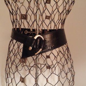 Vintage chic shiney black eel skin belt.